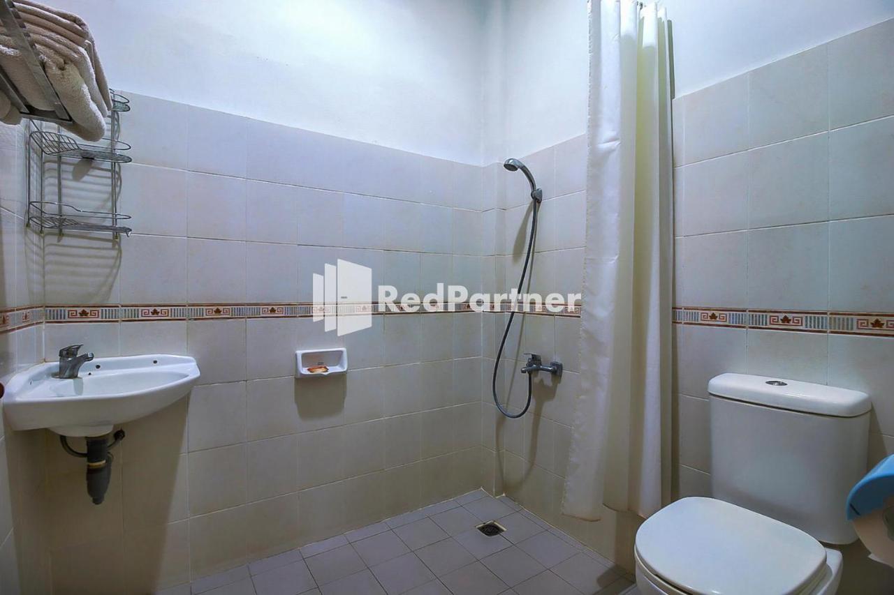 Hotel Carolina Transit Medan Esterno foto