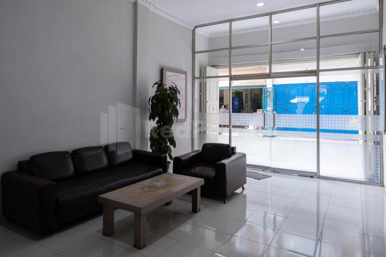 Hotel Carolina Transit Medan Esterno foto