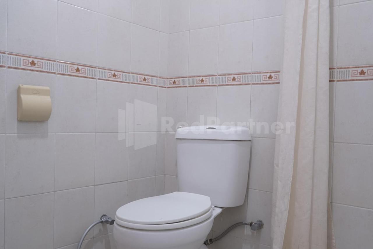 Hotel Carolina Transit Medan Esterno foto