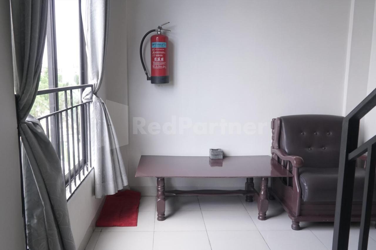 Hotel Carolina Transit Medan Esterno foto