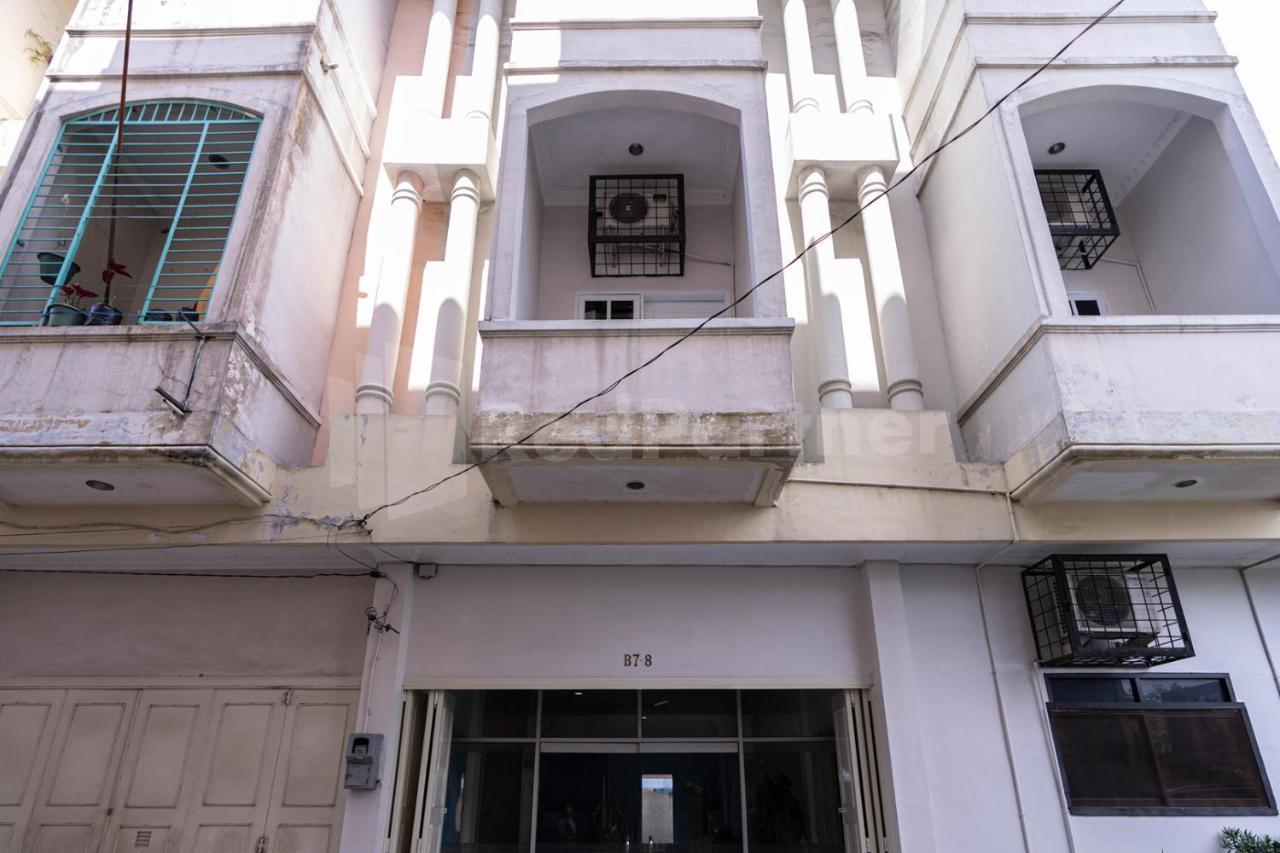 Hotel Carolina Transit Medan Esterno foto