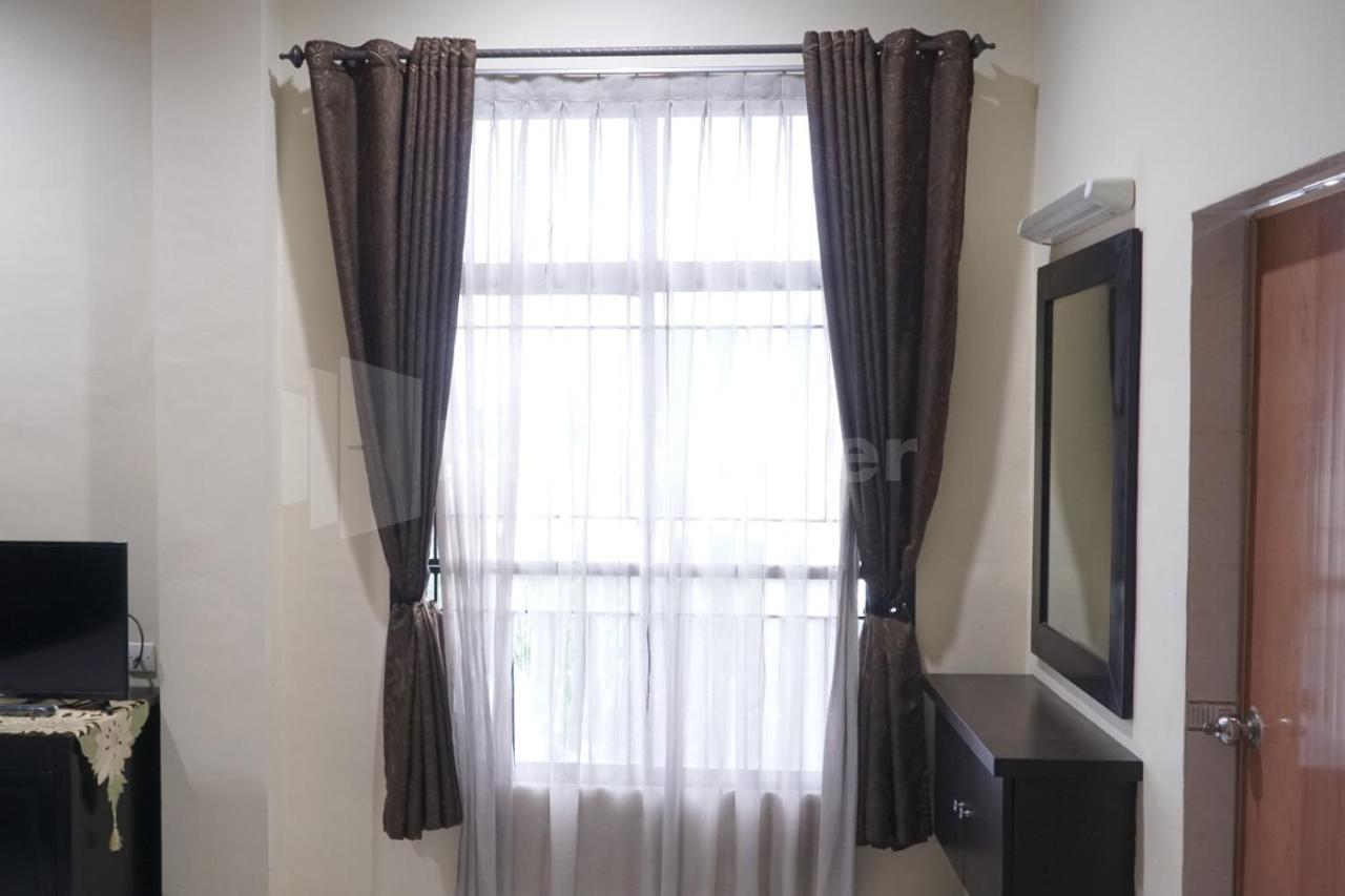 Hotel Carolina Transit Medan Esterno foto