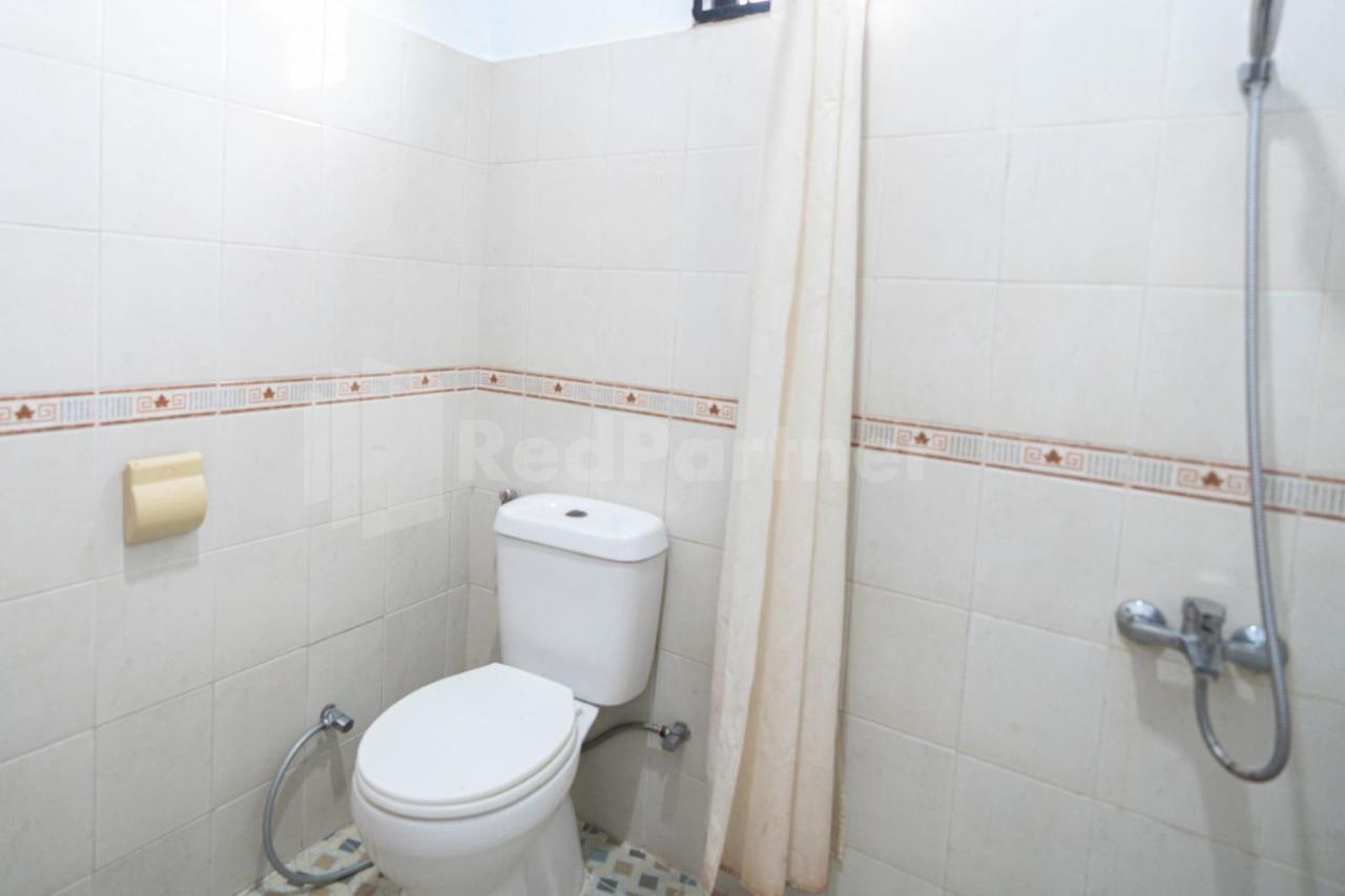 Hotel Carolina Transit Medan Esterno foto