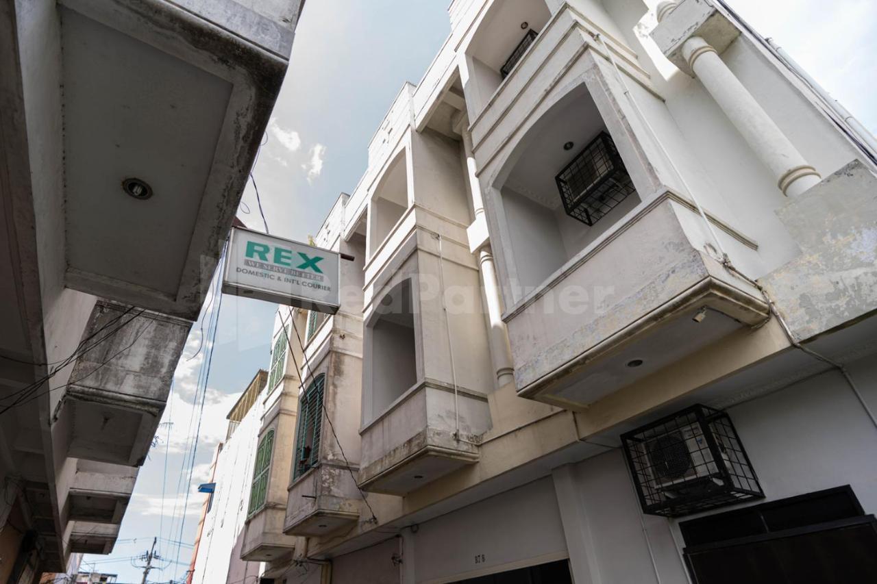 Hotel Carolina Transit Medan Esterno foto
