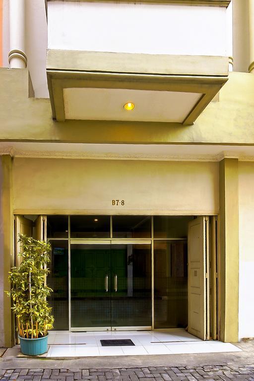 Hotel Carolina Transit Medan Esterno foto